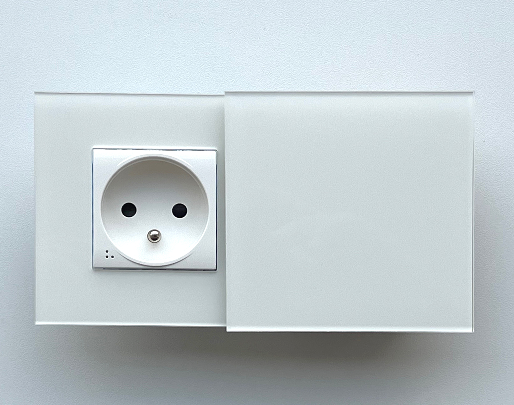 Muster Leihgabe zur Ansicht  -  Musterbox Steckdose MAXIM  Glas-Optik