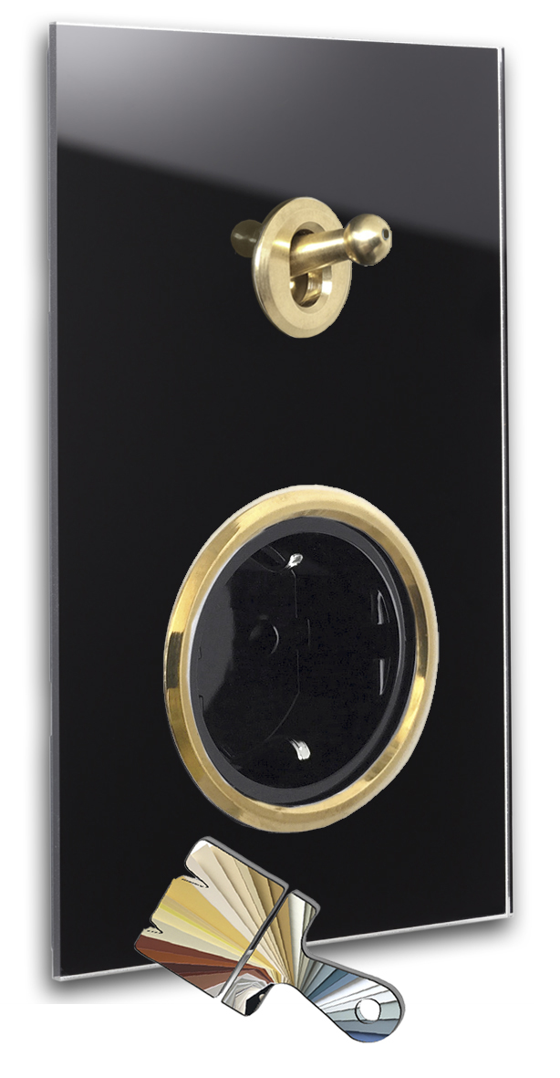 1 Kippschalter Messing, 1 schwarze Steckdose. Farrow Ball. Glasoptik.
